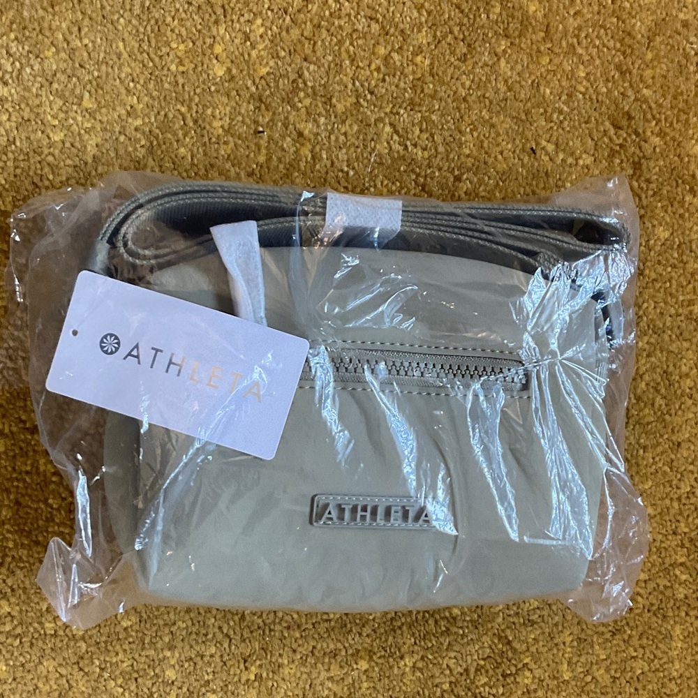 Athleta Small Crossbody Belt Bag in Light olive green